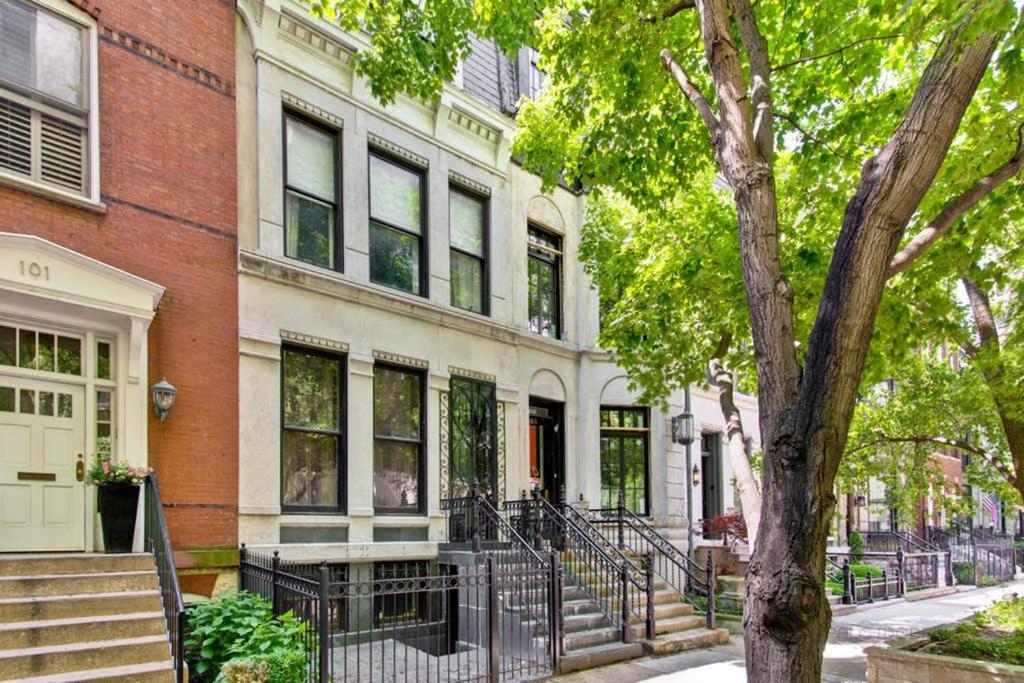 Historic Luxury Townhouse In Downtown Chicago Villa Bagian luar foto
